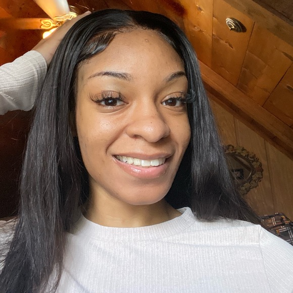 Straight black wig - Picture 2 of 2